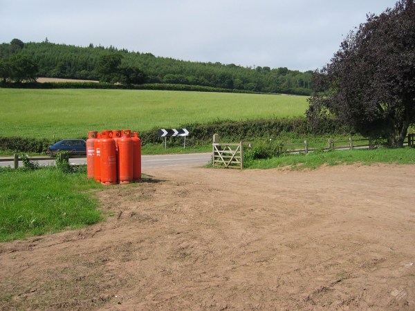 140_4034.jpg (82019 bytes)