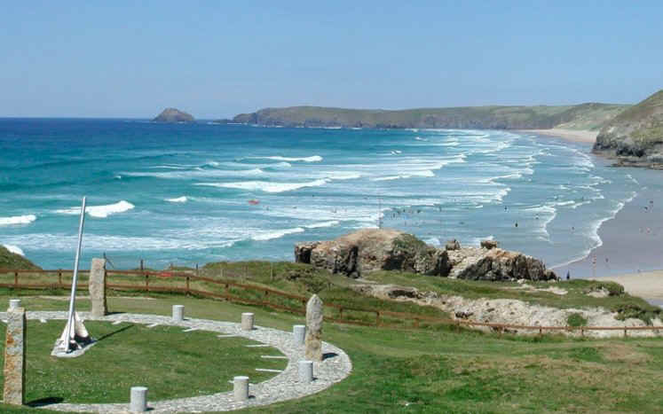 Perranporth beach.jpg (74392 bytes)