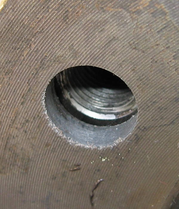 Saab disc bolt hole clearance.jpg (112850 bytes)