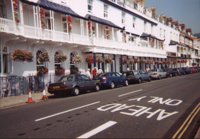 esplanade.jpg (44594 bytes)