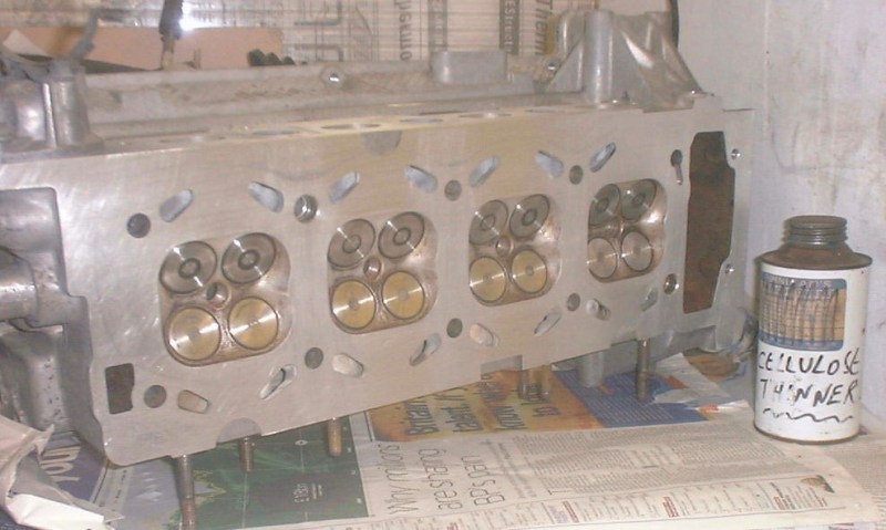 final head surface clean.JPG (78828 bytes)