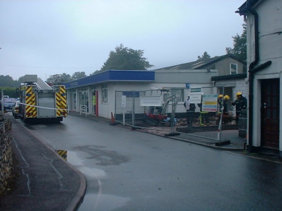 fire2reduced.jpg (46394 bytes)