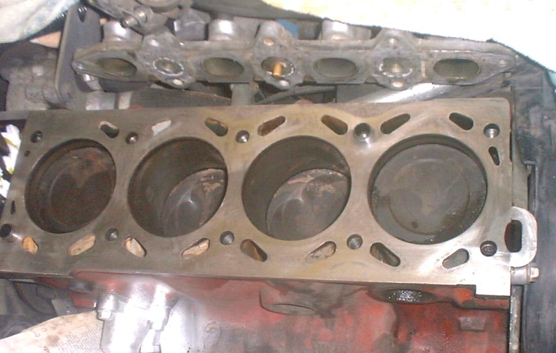 head surface cleaned.JPG (85708 bytes)