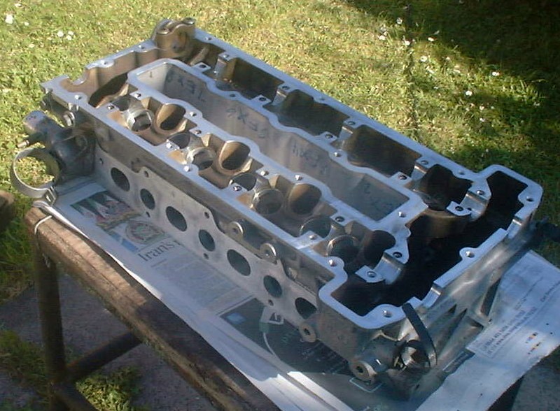 head view cleaned.JPG (136178 bytes)