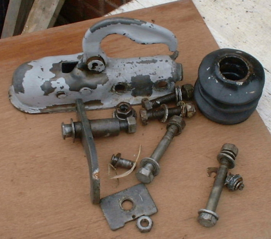 hitch and bolts.JPG (160696 bytes)