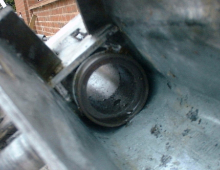 rear bush.JPG (89837 bytes)