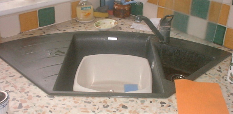 sink main view.JPG (85257 bytes)