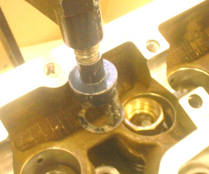 valve reinstall using brass spacer.JPG (93150 bytes)