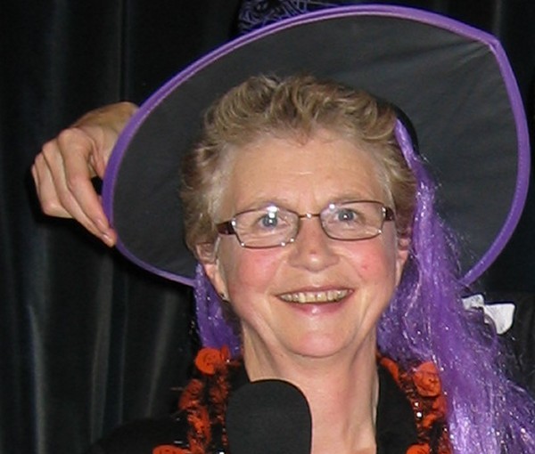 cropsidween4.jpg (61854 bytes)